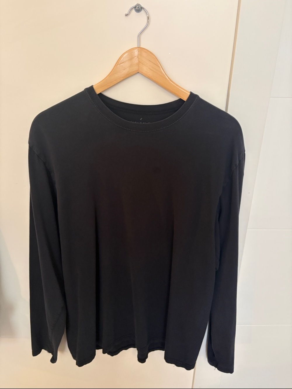Men's Black Long-Sleeve Crewneck Shirt